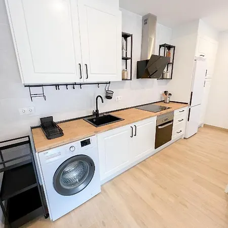 Апартаменты Lovely Flat Center 2 Bedrooms Торремолинос
